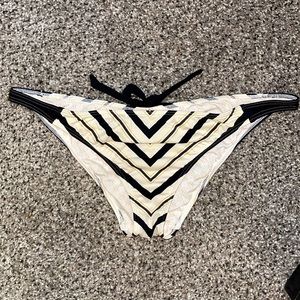 Vintage vs bikini bottoms